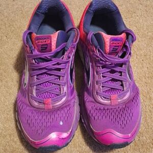 BROOKS GHOST RUNNING SHOES